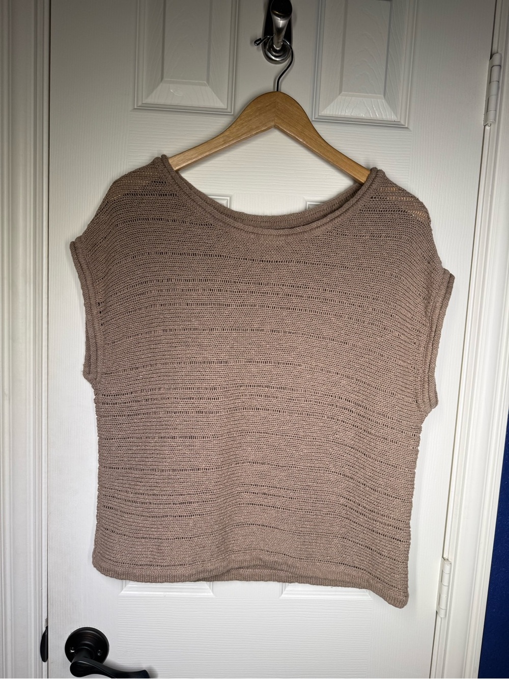 Evereve Open-Knit Sleeveless Cotton Top in Taupe